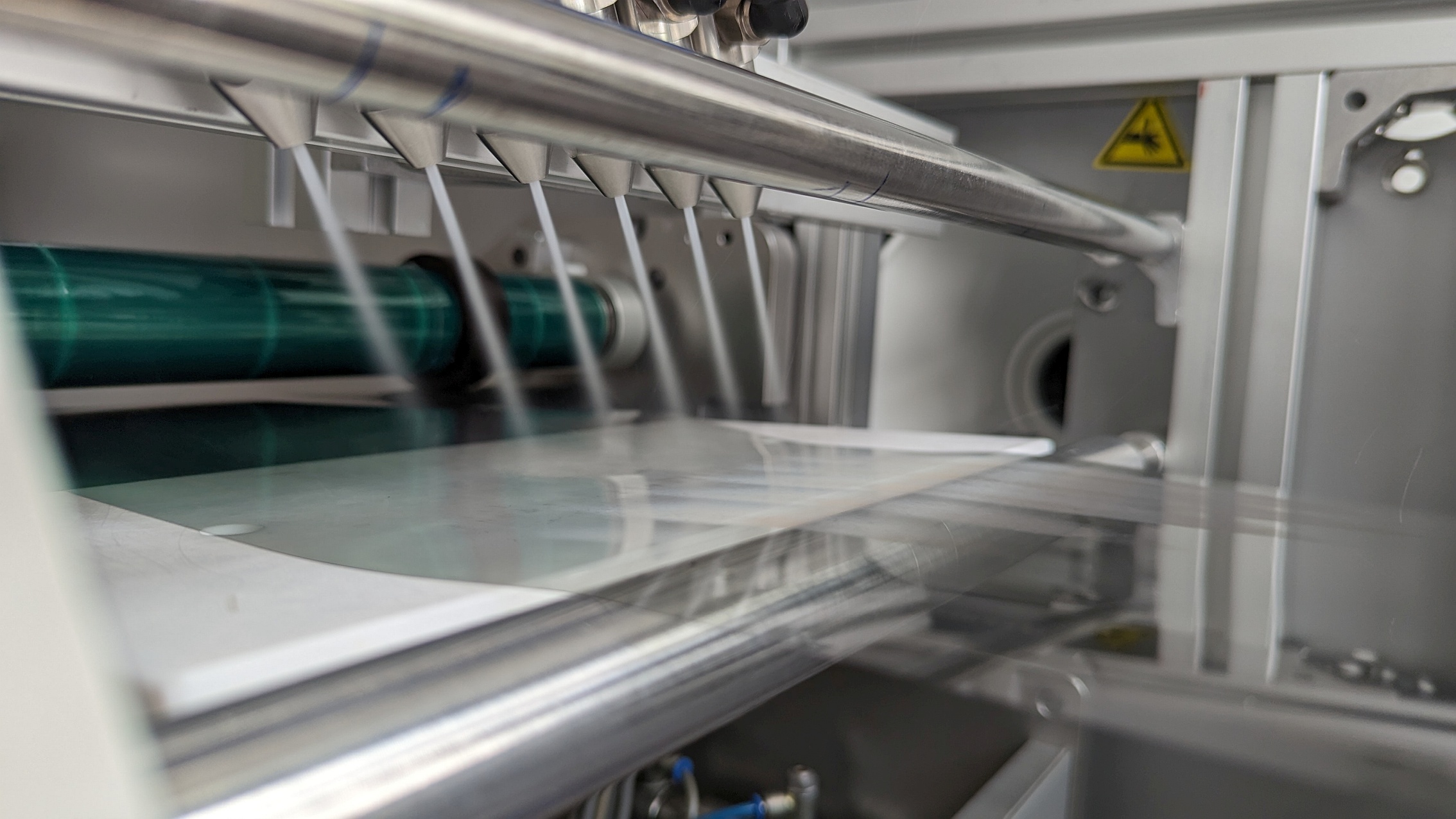 quattroClean-Schneestrahltechnologie für die Elektrodenreinigung nach der Laserstrukturierung